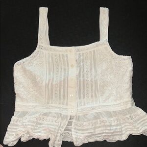 White lace top and it’s only been worn 2 times! No imperfections
